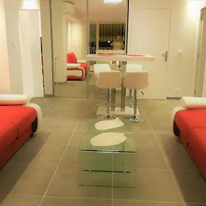 Sas Meredith Location Centre-ville , Cannes France